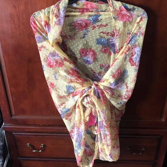 Betsey Johnson Accessories - 🧣Betsey Johnson Oversized Yellow Floral Scarf